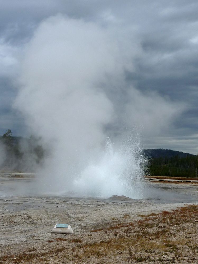 Yellowstone Old faithfull Daisy Geyser (5).JPG